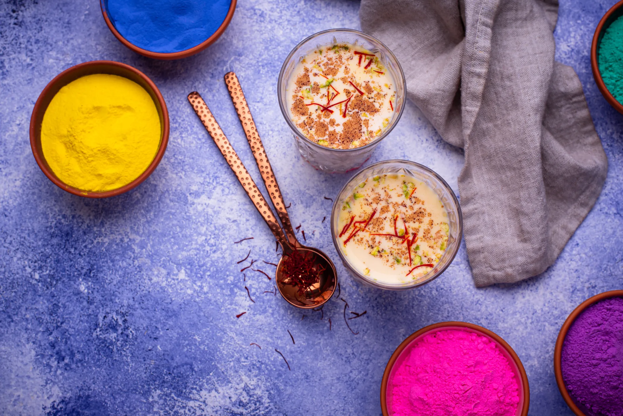 traditional-indian-drink-thandai-with-saffron-2022-01-18-23-44-23-utc Ayurvedische Massage